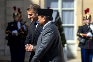 Última hora de la guerra de Estados Unidos e Israel contra Irán, en directo | Macron pide a EE UU e Irán que reanuden las negociaciones y que reabran el estrecho de Ormuz “sin controles ni peajes”