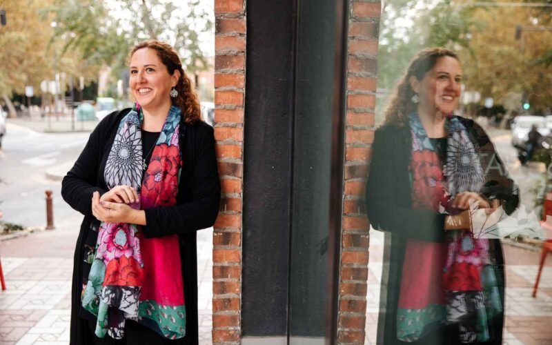 Gisel Ferrón Palomo irrumpe en la literatura con una propuesta que fusiona emoción, fantasía y crecimiento personal