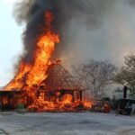 Incendios forestales causan cierre vial en Mixco y destruyen restaurante en ruta al Atlántico