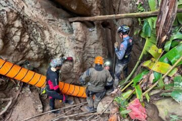 Encuentran con vida a cinco de las siete personas atrapadas en una cueva de Laos hace una semana