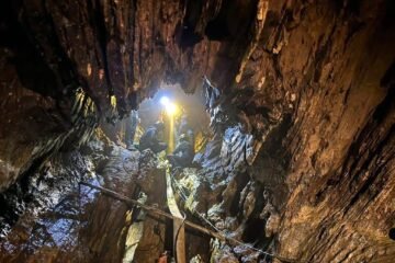 Rescatado uno de los mineros atrapados desde hace nueve días en una cueva de Laos