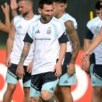 Dos de los favoritos, Argentina y Francia buscan sellar su pase este día en el Mundial