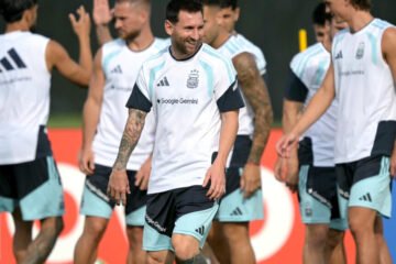 Dos de los favoritos, Argentina y Francia buscan sellar su pase este día en el Mundial