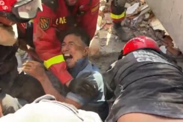 La UME rescata a una segunda persona atrapada bajo los escombros tras el terremoto en Venezuela: “¡Antonio, bienvenido!