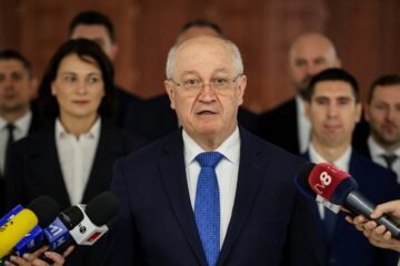 El primer ministro moldavo, Alexandru Munteanu, dimite en medio de una grave crisis política en el Gobierno proeuropeo