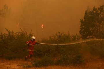 La UE moviliza su mecanismo de emergencia por los incendios de España y Francia y avisa: “Nos preparamos para una situación grave”