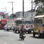 Guatemaltecos reciben con desconfianza subsidio anunciado por altos precios de los combustibles