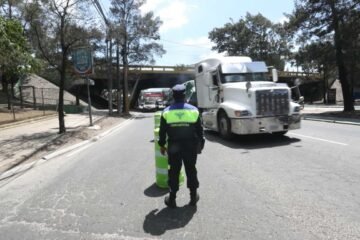 Transportistas exigen atender puente del Anillo Periférico y alertan de impacto en la cadena logística