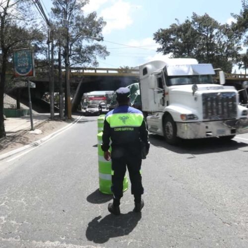 Transportistas exigen atender puente del Anillo Periférico y alertan de impacto en la cadena logística