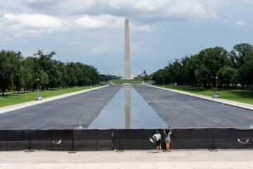 El caso de la piscina reflectante de Washington se le atraganta a Trump