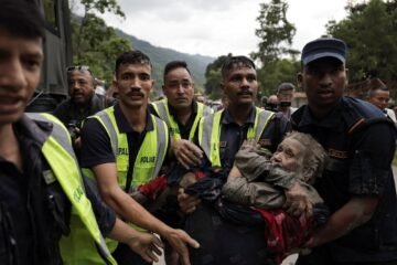 Al menos 160 muertos y cientos de desaparecidos, entre ellos muchos extranjeros, por una fuerte riada entre Nepal y Tíbet