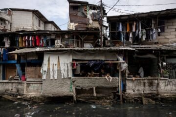Yakarta, la ciudad más poblada del mundo, se hunde en el mar de Java