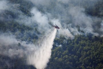 Los incendios de Grecia siguen sin control y se sitúan a unos 30 kilómetros de Atenas