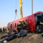 Al menos 12 muertos al volcar un autobús turístico de Polonia  en una autopista en Hungría