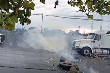 Bloqueos en Guatemala: Antimotines lanzan bombas lacrimógenas para retirar protesta de tres días en Cuyotenango