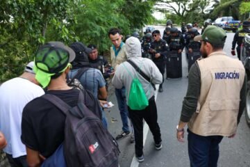 Guatemala registra a unos 400 migrantes hondureños ante el anuncio de una nueva caravana