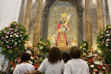 Angélica María y Angélica Vale visitan la Parroquia de Nuestra Señora de Candelaria en Guatemala