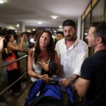 Un pasajero del vuelo de Dubái a Tel Aviv: “Até las manos al terrorista con unos auriculares”