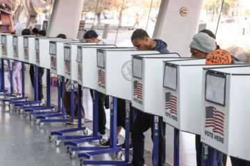 Trump pide al Tribunal Supremo que le permita reactivar una base de datos para revisar los registros electorales de cara a las ‘midterms’