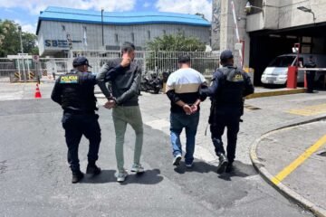 Capturan en La Reformita a dos señalados de asaltar a pasajeros de un bus con una réplica de pistola