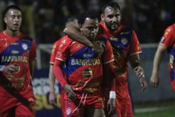 Suchitepéquez deja escapar la victoria y empata 2-2 con Xelajú en el Carlos Salazar Hijo