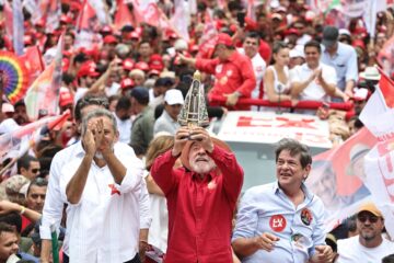 Lula rechaza acudir a un debate con Bolsonaro hijo antes de la primera vuelta