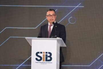Renuncia intendente de la IVE previo a evaluación internacional sobre lavado de dinero