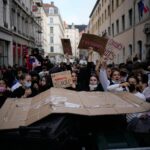 La ola de protestas estudiantiles en Francia pone en aprietos al Gobierno