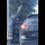 Asaltantes en moto desatan pánico en la zona 7 al atacar a ocupantes de un vehículo en pleno tráfico