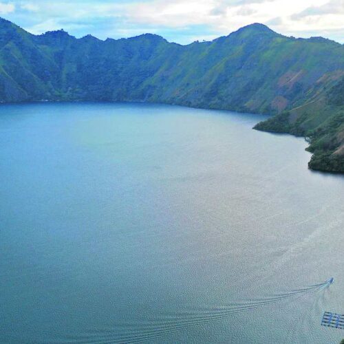 Investigan extraño burbujeo en la laguna de Ayarza y el MARN explica que gases subterráneos podrían provocarlo