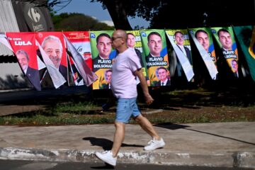 Un porcentaje ínfimo de brasileños indecisos decantará la balanza para Lula o Bolsonaro hijo