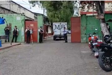 MP allana el Instituto Fischmann, donde habría unos 700 estudiantes, y revisa dispositivos móviles