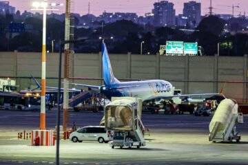 El piloto apuñalado en el vuelo de Flydubai entre Dubái y Tel Aviv: “Me dije que la puerta estaba ahí, que solo tenía que abrirla”