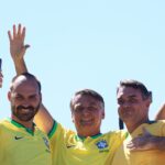 El clan Bolsonaro, un presidenciable, cuatro nuevos parlamentarios y un sinfín de tensiones internas